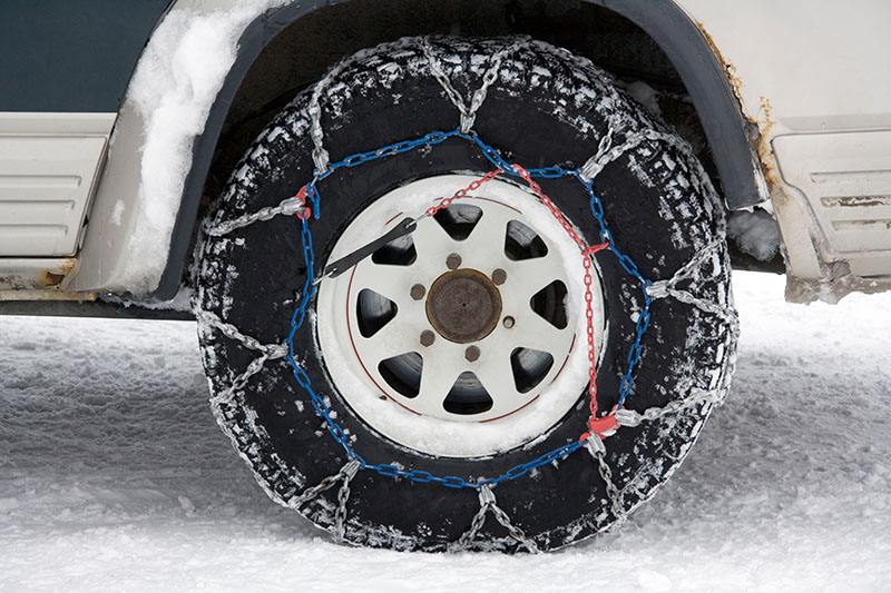 cadenas en las ruedas del auto para la nieve